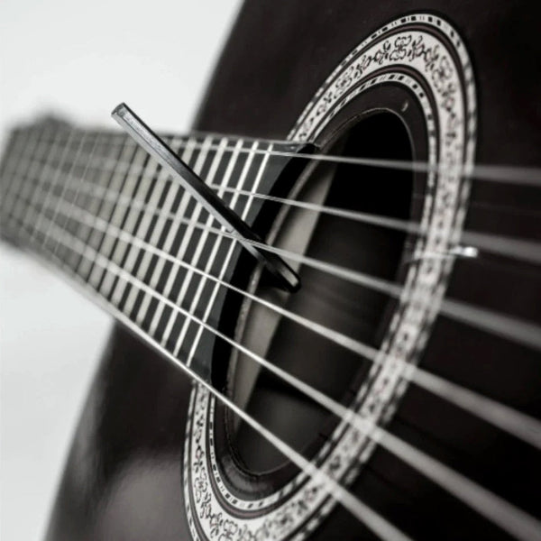Chitara AT PERFORMANCE®, Clasica 4/4 Neagra, 38" (95cm), Lemn, 6 Corzi metalice, 20 De Taste.